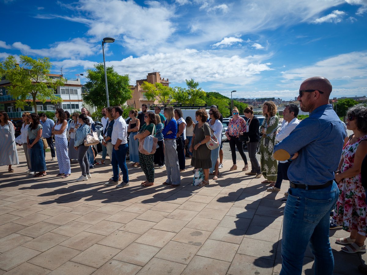 Lloret_de_Mar's tweet photo. 🎒 La comunitat educativa de Lloret dona la benvinguda al curs escolar amb una visita a la nova escola Joan Domènech.

🏫 El nou centre, situat al barri de Puigventós, iniciarà el curs amb dues aules d’Infantil 3, amb un total de 36 alumnes.

https://t.co/aW26SBE9hx

#mylloret https://t.co/lDlDsj98cd