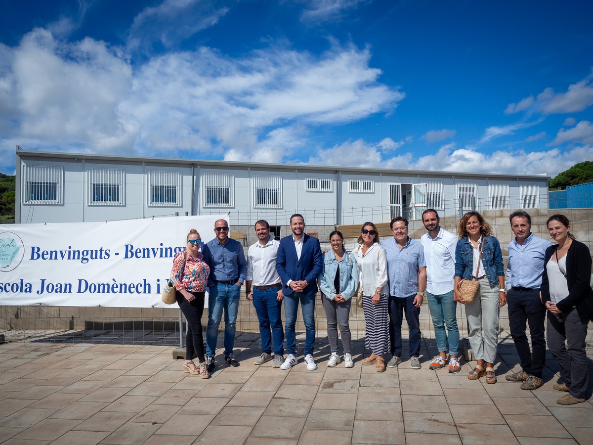 🎒 La comunitat educativa de Lloret dona la benvinguda al curs escolar amb una visita a la nova escola Joan Domènech.

🏫 El nou centre, situat al barri de Puigventós, iniciarà el curs amb dues aules d’Infantil 3, amb un total de 36 alumnes.

lloret.cat/ndp-EscolaJoan…

#mylloret