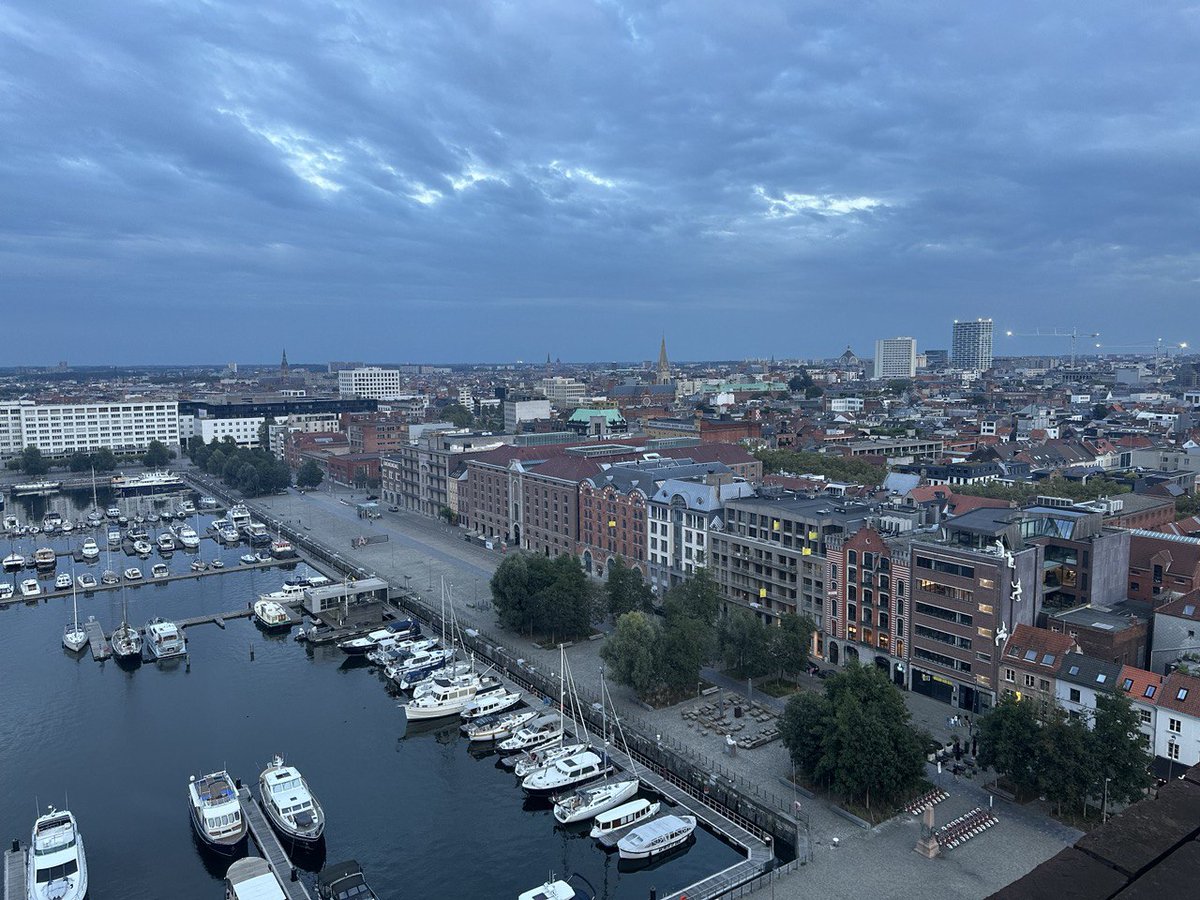 MiaPlatform's tweet image. Antwerp, it was a pleasure!🤩
We spent two days in Belgium for the @devopsdaysghent 2024🚀

Senior Marketing Manager @nico_cambiaso and Marketing Specialist &amp;amp; DevRel Advocate Rhea Arora gave a talk about “#PlatformEngineering is not about Tech”👾

#MiaPlatform #DevOpsDays2024