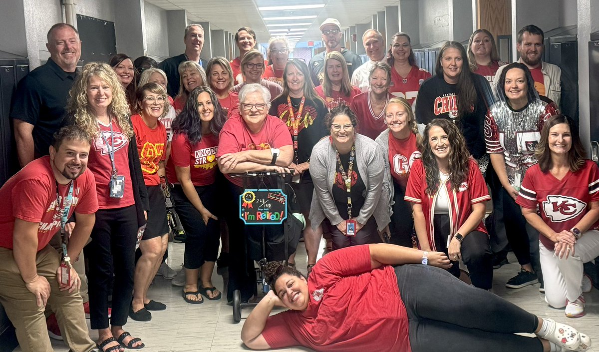 Happy game day #ChiefsKingdom from <a href="/NowlinMiddle/">Nowlin Middle School</a>