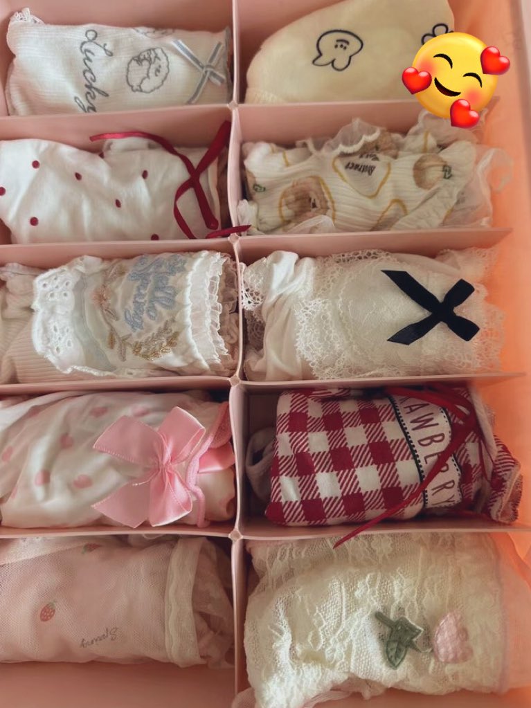 都乖乖的 好喜欢自己的胖次