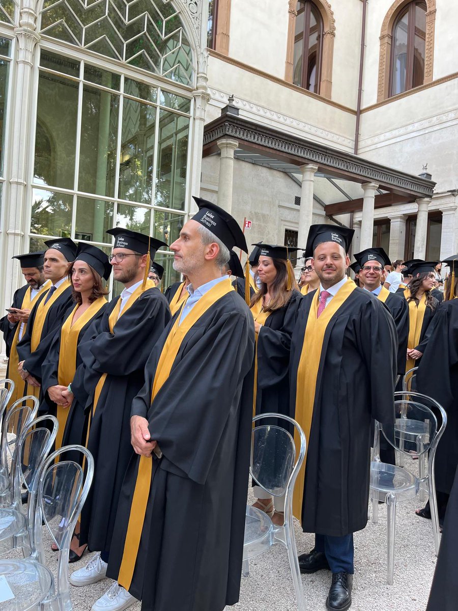 I manager hanno responsabilità sociali a cui non possono venir meno e metterli a fattor comune di chi si sta formando è fondamentale. Essere tra i Key Note Speaker al <a href="/LuissBusiness/">Luiss Business School</a> #GraduationDay è stato un onore e una grande emozione. Grazie