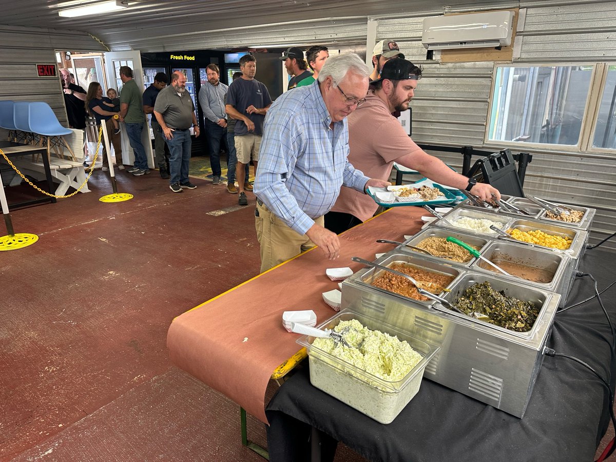 ZeroGravitySC's tweet image. Part of what makes our company so special are the clients, employees, and freelancers who have partnered with Zero Gravity over our 25 years. @CityLimitsQ Pitmaster Robbie Robinson hosted a gourmet barbecue lunch at his place to help us celebrate. Thanks to everyone who was ab...