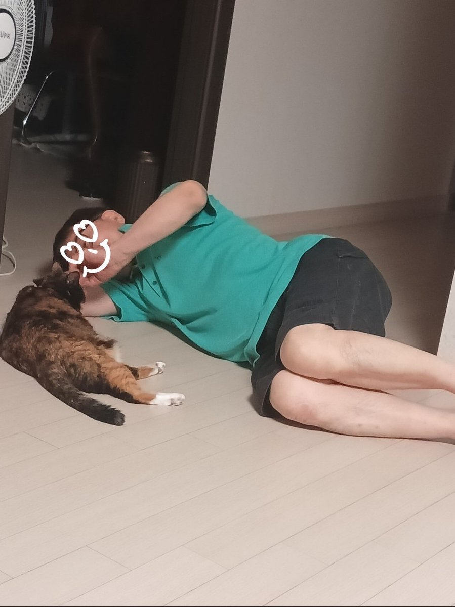 공장에서 종일 일하고 퇴근하자마자 손녀 이뻐하시는 할배