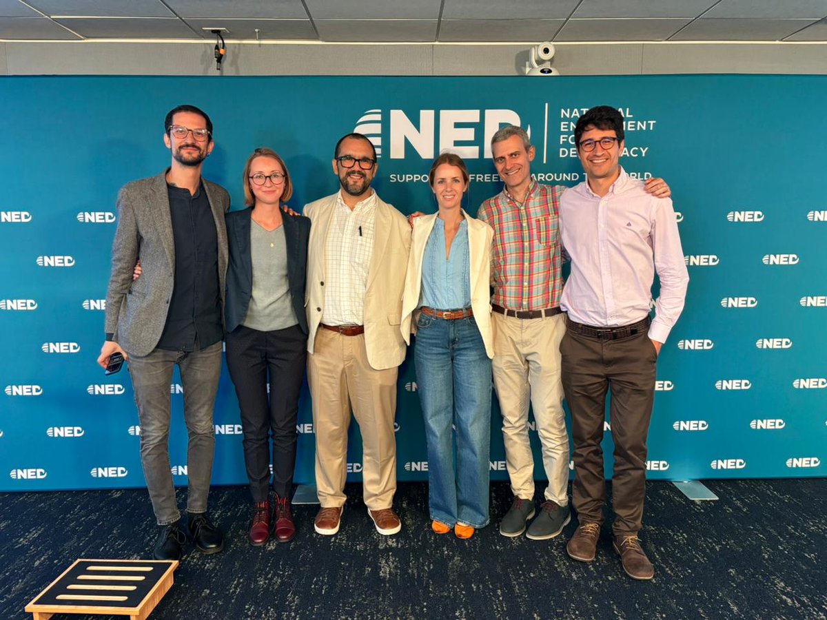 Muy complacido de estar en Washington para, junto con personas trabajando en el campo, pensar en una historia alternativa a la de la "crisis de la democracia". Gracias <a href="/NEDemocracy/">NEDemocracy</a> <a href="/EnriqueBravoE/">Enrique Bravo</a>