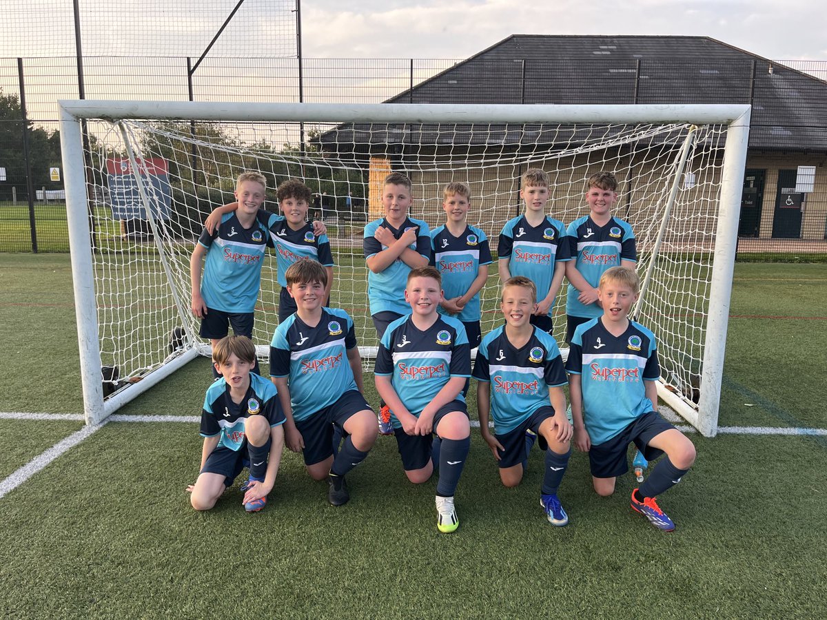 MiniamsU9White's tweet photo. The lads are back down at uclan for the start of winter training on a lovely warm late summers evening… typical. 

Many thanks to our fabulous sponsors for the lads training kits Superpet Warehouse Preston ⁦@SuperpetW⁩

We go again ⚽️ https://t.co/7ma5BxE0z8