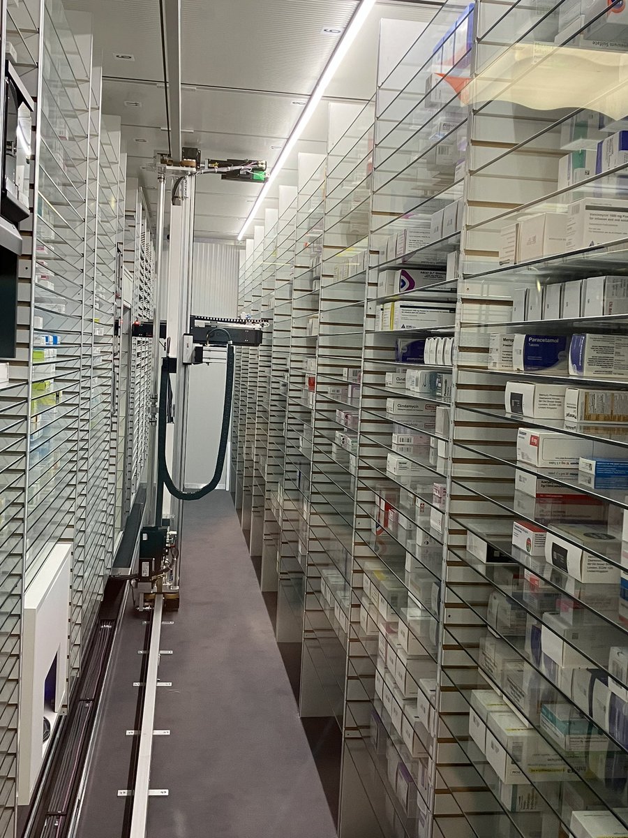 Great to spend time with pharmacy team today and see the amazing new robot in action. Thanks for taking the time to share all the great work the team doing. <a href="/UHD_NHS/">University Hospitals Dorset NHS Foundation Trust</a> <a href="/S_HarringtonNHS/">Siobhan Harrington</a> @PMWilson1