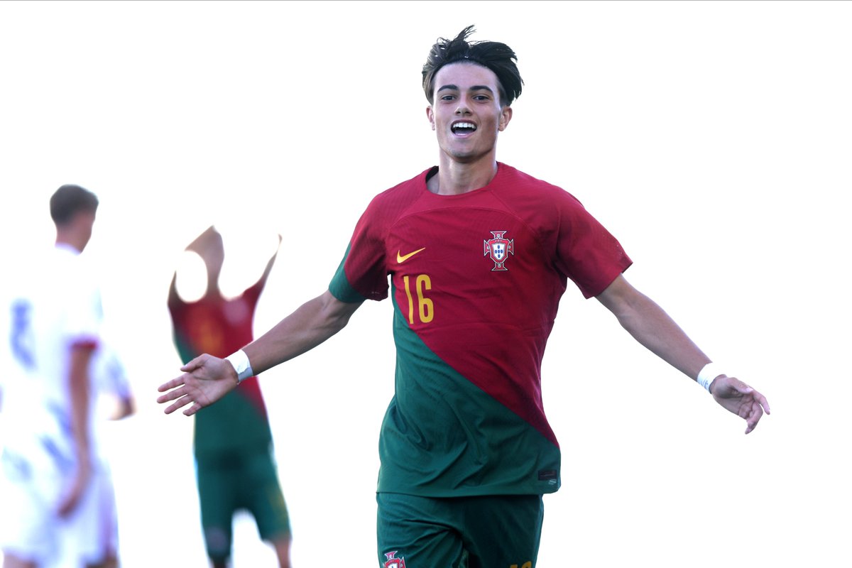 ⚽🇵🇹 Dragões a voar nas seleções jovens 🐉
Tiago Andrade bisou pelos sub-20, João Teixeira e Gil Martins marcaram nos sub-19▶ fcporto.pt/pt/noticias/20…

#MarcaPorto