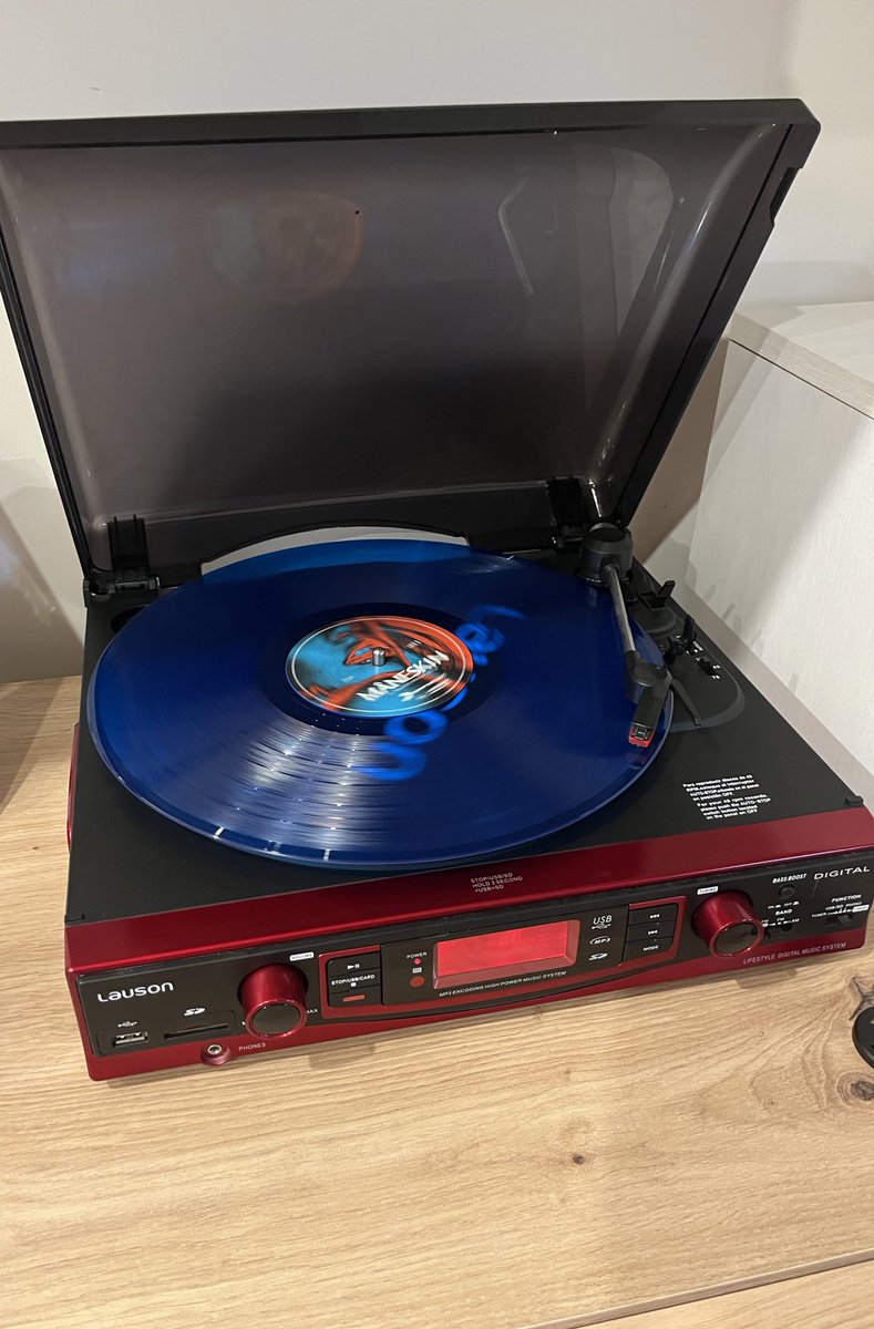 y_esp's tweet image. Ganas de tener ya en mis manos el vinilo de @alvaromayo_ y que empiece a sonar en casa. Que sea 27 de septiembre ya por favor! No aguanto más la espera! 🤗