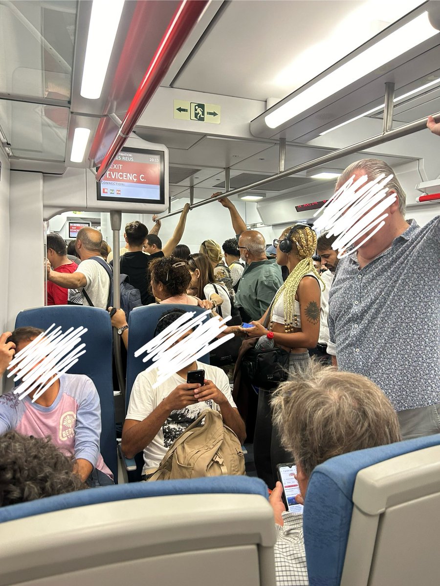 Dignitat a les vies (@dignitatavies) on Twitter photo Tren amb destinació Reus que surt a les 18:30 de Barcelona. Ja fa més de 10 minuts que hauríem de ser a Reus i encara estem a Cunit. A sobre, estan fent que el tren faci totes les parades d’un rodalies des de Vilanova. El tren va a rebentar, no hi cap ni una agulla 😠🔥 <a href="/rodalies/">Rodalies Catalunya</a> Tren amb destinació Reus que surt a les 18:30 de Barcelona. Ja fa més de 10 minuts que hauríem de ser a Reus i encara estem a Cunit. A sobre, estan fent que el tren faci totes les parades d’un rodalies des de Vilanova. El tren va a rebentar, no hi cap ni una agulla 😠🔥 <a href="/rodalies/">Rodalies Catalunya</a>