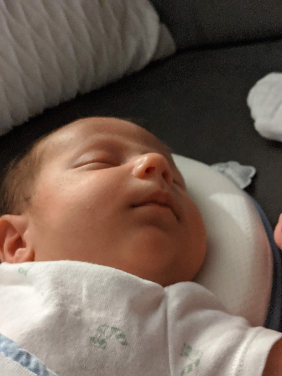 fabiigini's tweet photo. Mi celular me recuerda esta foto en el día que acompañé a Milo a su primer día de escuela 🥺 https://t.co/d6hsKdr8Va