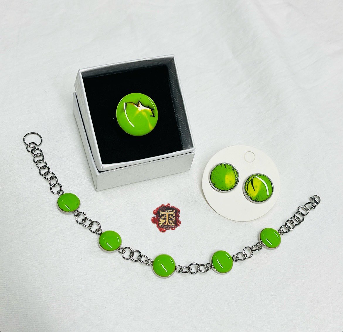 Beautiful Resin Art Jewellery Gift Sets 7/9 <a href="/CafeInTheCalm/">Cafe In The Calm</a> Halling 🌠 #resin #resinart #art #ArtistOnTwitter