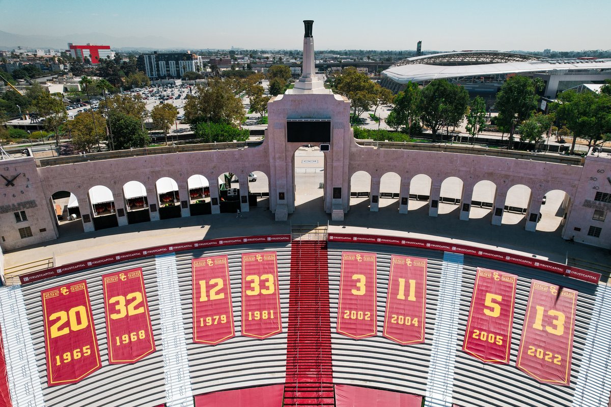 uscfb's tweet image. 👀🏟️✌️

@ReggieBush 
@CALEBcsw