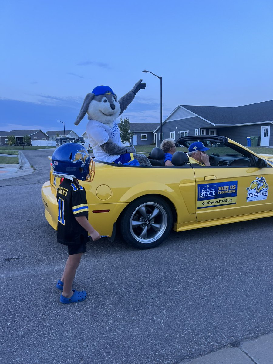 Jacks Nation, we need you to step up today! Every sacrifice you make today has a direct impact on the future of <a href="/GoJacksFB/">SDSU Football</a> , don’t wait … be a part of it … and click the link! givenow.sdstatefoundation.org/schools/SouthD…