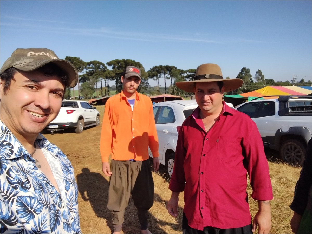 Gavansky's tweet image. Devlesa araklam tume ! 🙏🏼🕯️🔥🌹 

A Terra é meu lar, o céu é meu teto e a liberdade é minha religião! 🙏🏼 O manusha khelevan tut. #gitanos #calon #gipsy #ciganos #rom 

¡Opré Roma! 💙❤💚 

@gitanos_org_INT 
@gitanos_org 
@Hdad_LosGitanos