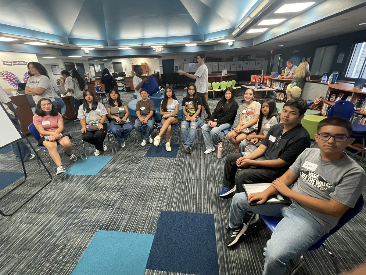 TRMSRoadrunner's tweet photo. Tomas AVID students are growing their skills today and collaborating with other Val Verde Middle School students. Great job representing our school AVID Scholars! Thank you Mr. Dantuono and Dr. McPeek for making our program TomAsome! #ProudToBeVVUSD #BAT1000 https://t.co/Yiaoygt7PV
