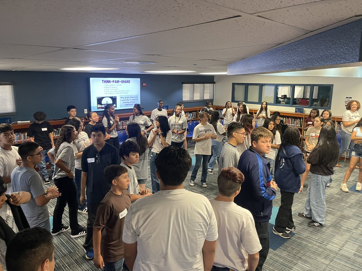 TRMSRoadrunner's tweet photo. Tomas AVID students are growing their skills today and collaborating with other Val Verde Middle School students. Great job representing our school AVID Scholars! Thank you Mr. Dantuono and Dr. McPeek for making our program TomAsome! #ProudToBeVVUSD #BAT1000 https://t.co/Yiaoygt7PV
