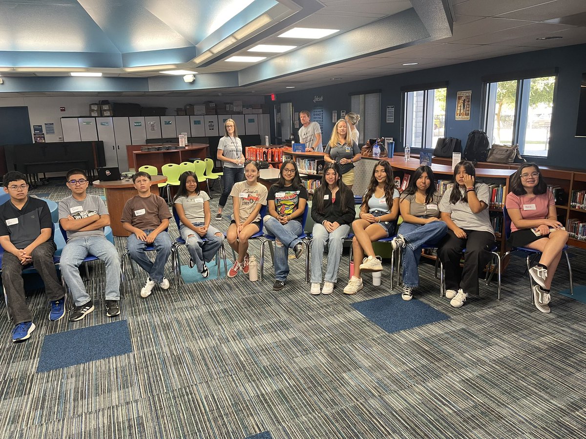 TRMSRoadrunner's tweet photo. Tomas AVID students are growing their skills today and collaborating with other Val Verde Middle School students. Great job representing our school AVID Scholars! Thank you Mr. Dantuono and Dr. McPeek for making our program TomAsome! #ProudToBeVVUSD #BAT1000 https://t.co/Yiaoygt7PV