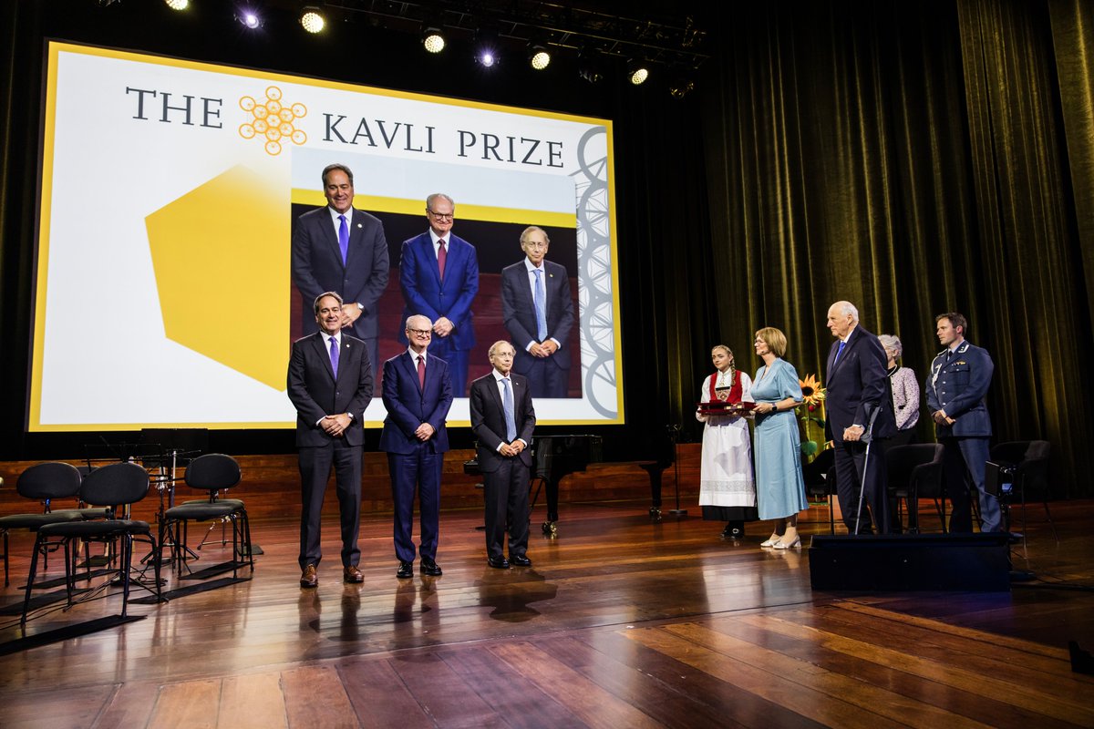 IINanoNU's tweet photo. Exciting to see Chad Mirkin (@chadnano), The Titan of the Tiny, being honored during #KavliPrizeWeek2024! Celebrating innovation, collaboration, and groundbreaking research in #Nanotechnology. #KavliPrize https://t.co/PhHaQRZ8DV