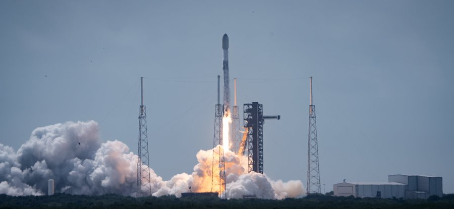 MarioNawfal's tweet image. Falcon 9 Launches 21 Starlink Satellites, 13 with Direct-to-Cell Capabilities

SpaceX’s Falcon 9 successfully delivered 21 Starlink satellites to low-Earth orbit from Florida, with 13 of them equipped with Direct-to-Cell capabilities, bringing advanced connectivity to remote and…