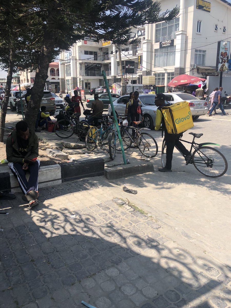 ElohimsOfficial's tweet photo. Unfortunately, dispatch riders from @glovoapp_ng, @glovo have taken to gathering under this tree while waiting for customer orders.
While we understand the need for a resting spot, they frequently leave behind a considerable amount of litter https://t.co/UY75wkK9Bv