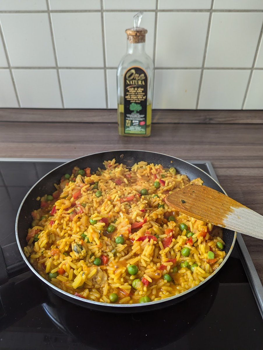 _zalkap_'s tweet image. Jutro wyjazd na wakacje do ojczyzny paelle&apos;i,  więc dzisiaj na obiad tradycyjna lidlowa pealla. Palce lizać. 
#Holidays #Spain #Andalucia #paella #wakacje #hiszpania