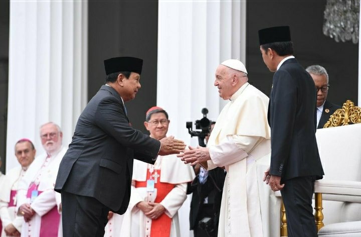 CARILAH NAFKAH DG CARA HALAL!
Kalian <a href="/korantempo/">Koran Tempo</a> mau bikin GRATIS sekali pun,gak akan LAKU!
Momentum kedatangan PAUS FRANSISCUS mestinya memberikan nilai bhw KERENDAHAN HATI adalah puncak kebahagiaan hidup!
Kalian mo nyerang JOKOWI 1jt kali, beliau justru makin melambung😁