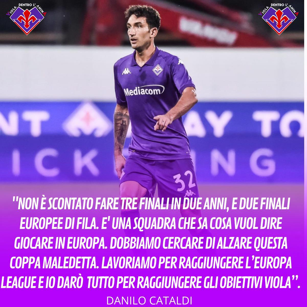 VDLA1926's tweet photo. 🗣Conferenza di presentazione di @danilocat32 dai microfoni dei canali ufficiali al Viola Park: le sue prime impressioni e dei suoi obbiettivi in maglia viola!!! 💪💪💪💜💜💜
#danilocataldi #soccerplayer #acffiorentina #conferenzastampa #forzafiorentina #obiettivi #violapark https://t.co/oU9U3RYvbw