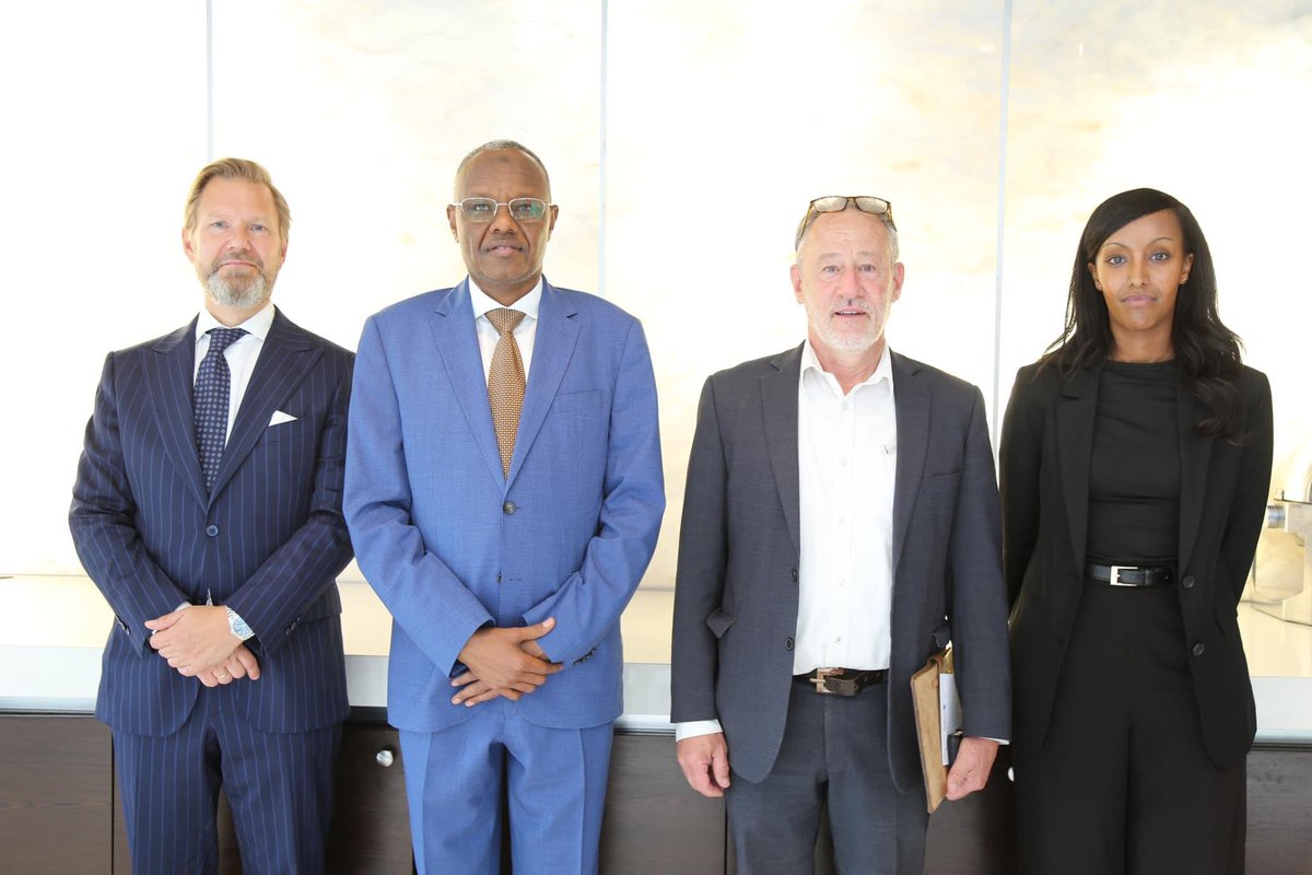 Southwest State of Somalia (@southweststat) on Twitter photo Madaxweynaha DKG <a href="/Laftagareen/">Abdiaziz Hassan Mohamed</a> oo Nairobi joogo ayaa kulumo la Qaatay Danjirayaasha Dowlada France iyo Sweden ee Soomaaliya.
Waxaa laga hadlay mashaariicda hormarka iyo dib u dhiska, Amaanka, Wax ka Qabashada is bedelka Cimilada iyo adeegyada bulshada iyo kaabayasha dhaqaalaha. Madaxweynaha DKG <a href="/Laftagareen/">Abdiaziz Hassan Mohamed</a> oo Nairobi joogo ayaa kulumo la Qaatay Danjirayaasha Dowlada France iyo Sweden ee Soomaaliya.
Waxaa laga hadlay mashaariicda hormarka iyo dib u dhiska, Amaanka, Wax ka Qabashada is bedelka Cimilada iyo adeegyada bulshada iyo kaabayasha dhaqaalaha.