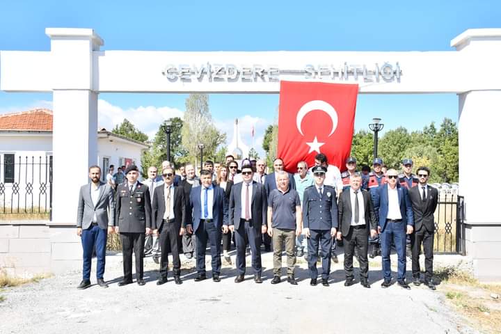 TekinBenli2's tweet photo. 3 Eylül emetin kurtuluşuna Büyük birlik partisi Emet ilçe Başkanı olarak katılım sağladık https://t.co/BBzHm8nqCY
