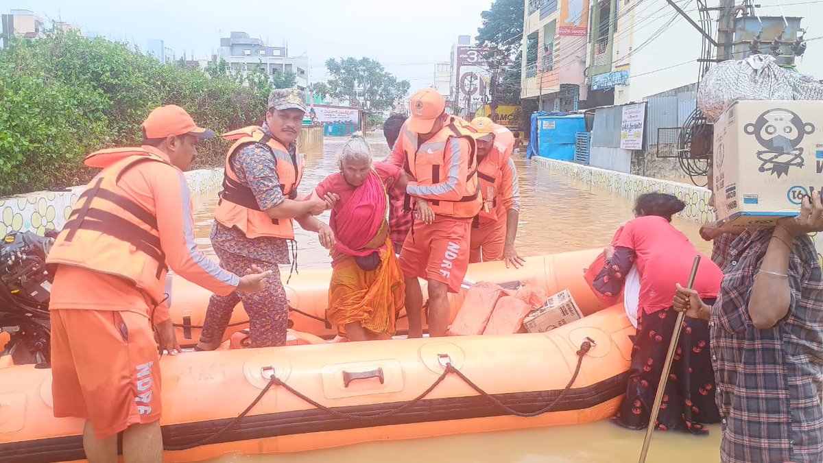 NDRFHQ's tweet image. 🔶Relief supplies &amp;amp; medical assistance are being provided to those in need.

#Committed2Serve #NDRF4U
#आपदा_सेवा_सदैव_सर्वत्र 🙏🙏

@HMOIndia 
@PIB_India 
@PIBHomeAffairs 
@pibvijayawada 
@PIBHyderabad
@ANI