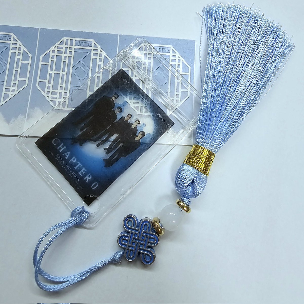 저 막콘에 이거 나눔할건데 많이들 와주셨으면 좋겠읍니다...🫶
하늘색 미니 노리개
펄봉에 달아도 되고 저는 폰에 달아서 써요🤩