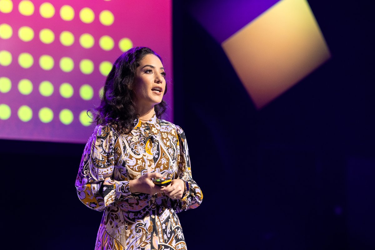 ✨ <a href="/NinaDSchick/">Nina Schick</a> opnaði þrítugustu Haustráðstefnu Advania með spennandi umræðu um framtíð gervigreindar 🤖 og áhrif hennar á samfélag okkar 🚀
Framtíðin er björt með ótrúlegum tækifærum og áskorunum á sviði AI! 🌍🔐

#AI #techconference #Haustradstefna