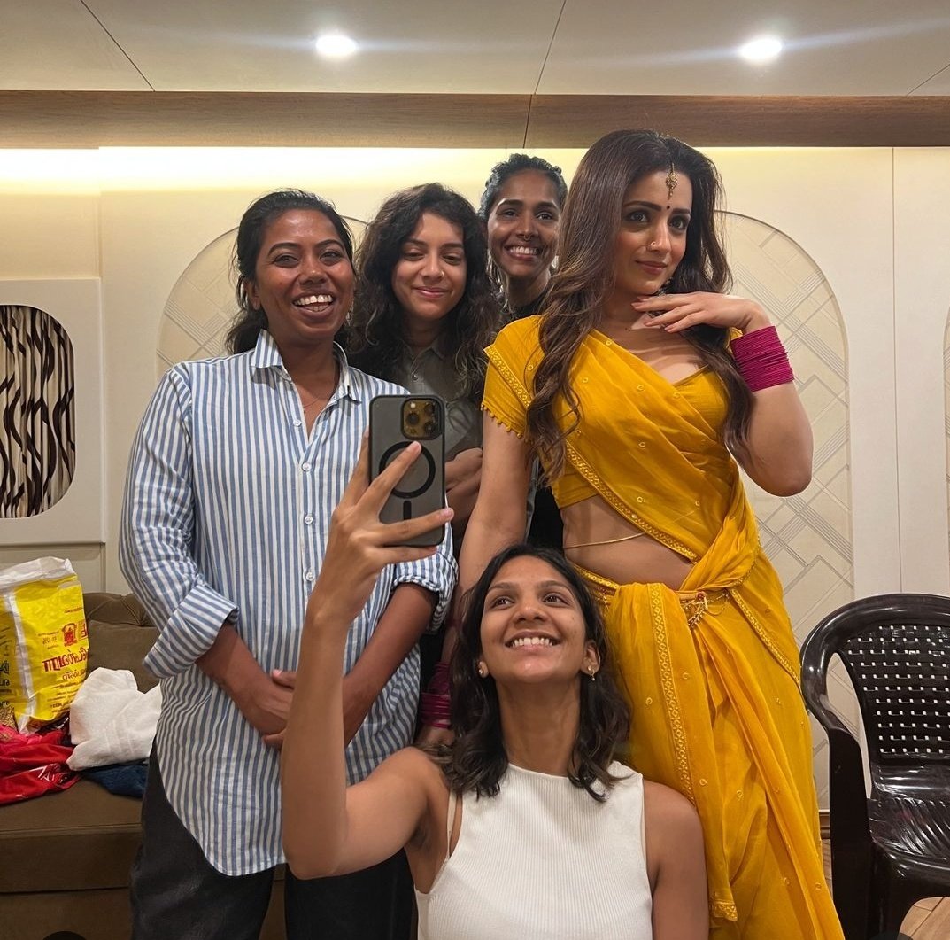 abi_trish's tweet image. Queen with #TeamE 
As usual team E work is mind blowing 
@trishtrashers looks 👌🤌❤️‍🔥
Thank u @ekalakhani @MaliniKarthik_ @HarsheneRavi @donsrini_ 

#Trisha #Trishakrishnan #Southqueen #SouthQueenTrisha