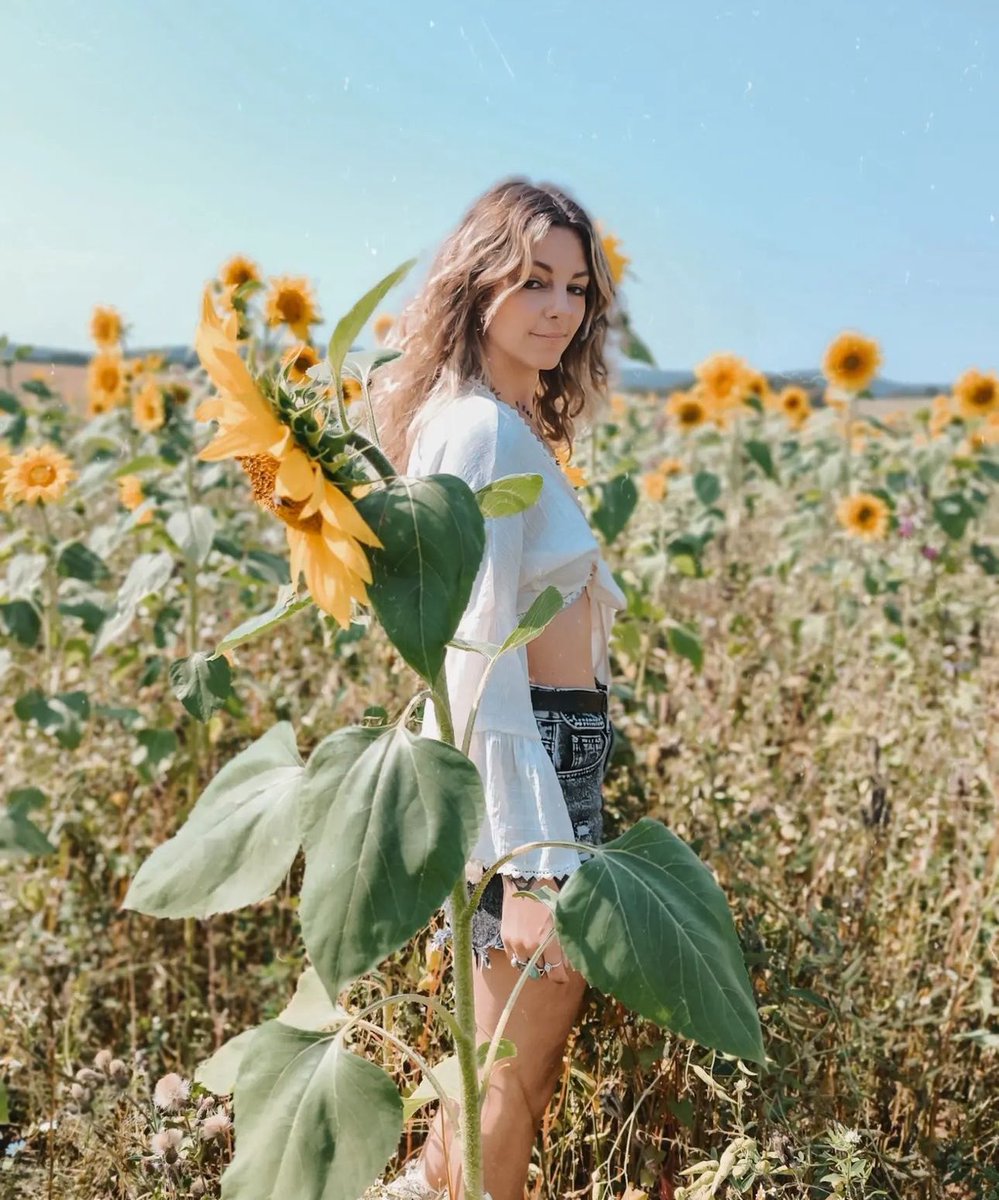 StevieStrums's tweet photo. “let us live like flowers ,
wild and beautiful 
And drenched in rain.”

following my love through this adventure called life🌎

wife, mommy, music enthusiast, flower child

🤍&amp;🔃 https://t.co/MZc5Rw5BKJ