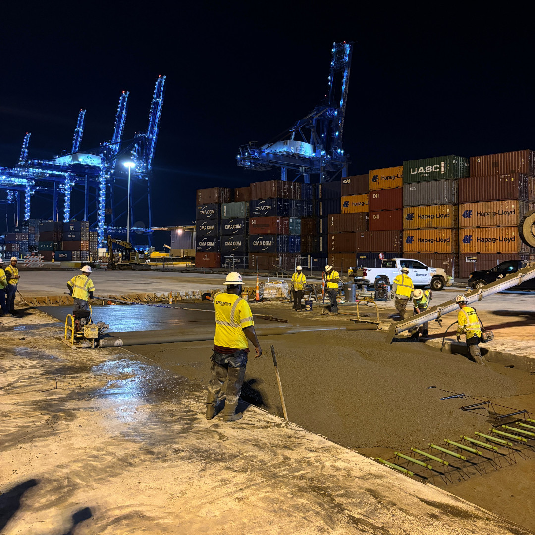 PortNOLA's tweet image. Progress in action! Our Nashville Ave. Terminal pavement improvement project is underway. Images captured at 3:30 AM on August 29th as crews placed 18.5" concrete pavement for the container storage yard. 

#YourWorkingRiver #PortConstruction #ContainerTerminal