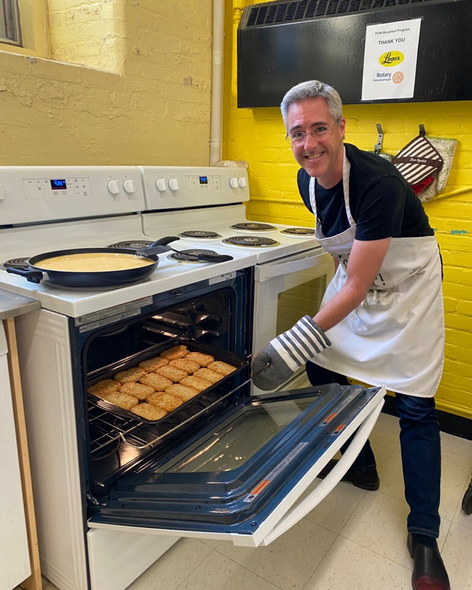 PtboRotary's tweet image. 👨‍🍳 Breakfast Volunteers are back at @powptbo Public School and they are loving the new stoves and microwave donated by Tom Reburn from @leonsptbo. Thank you for your generosity!

#BreakfastProgram #ServiceAboveSelf #PeopleOfAction @Rotary