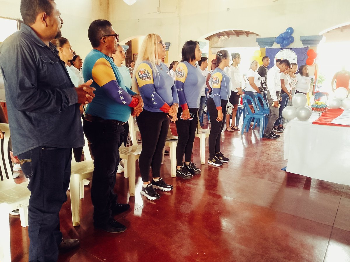 guarico_mision's tweet photo. #AlMomento|| Se Está llevando a cabo la graduación Regional de la misión Robinson dónde se están graduando 94 Patriotas en el Municipio Miranda, Dando un paso hacia el futuro de Venezuela .
@NicolasMaduro 
@HectoRodriguez 
@Sociabolivarian 
@MisinRobinsonP2 
@GLADISAREVALO15 https://t.co/ffpb3wtaQy