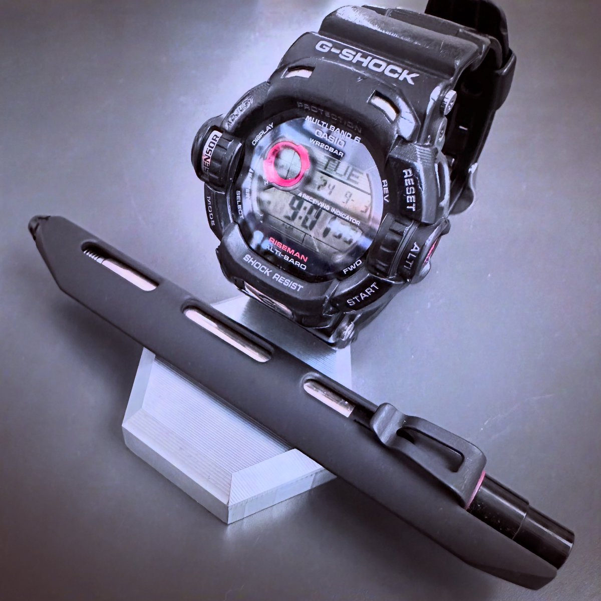 lioedesign's tweet photo. I love the black and red contrast. Our Stealth pen sitting next to my trusty old G-Shock. Not the sexiest watch but it makes it up with reliability, which is a type of sexy. My G-Shock Riseman is still running on it factory battery since 2009. https://t.co/PwEmcZLXgc