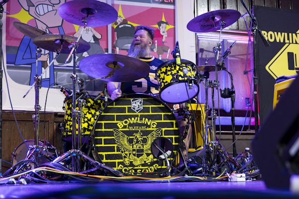 bfsrocks's tweet image. We are gearing up for a special September! See you out there
#BowlingForSoup #Wheatus #DontPanic

BowlingForSoup.com 🎟️ 🌴 😎