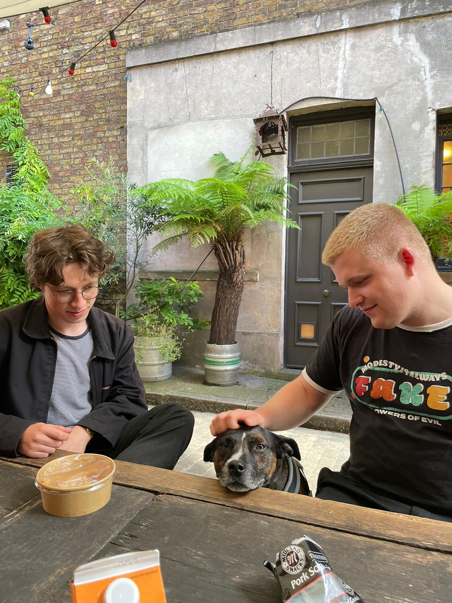 LONDON you were awesome🚀🚀 thanks so much to Girl &amp; Girl for having us and everyone for turning up atmosphere was amazing

Going to share more gig posts soon but in the meantime please find the most gorgeous dog in the world