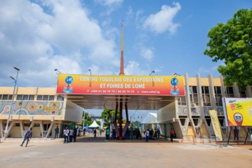 mous3892's tweet photo. 🎉 La Foire Internationale de Lomé revient avec sa 19ème édition ! Du 22 nov au 08 déc, rejoignez plus de 500 000 visiteurs pour célébrer la richesse de notre culture 🌍✨ Cette année, cap sur le thème : "Normes et qualité des produits et services" avec le Mali à l'honneur ! https://t.co/eQ89vHbipP