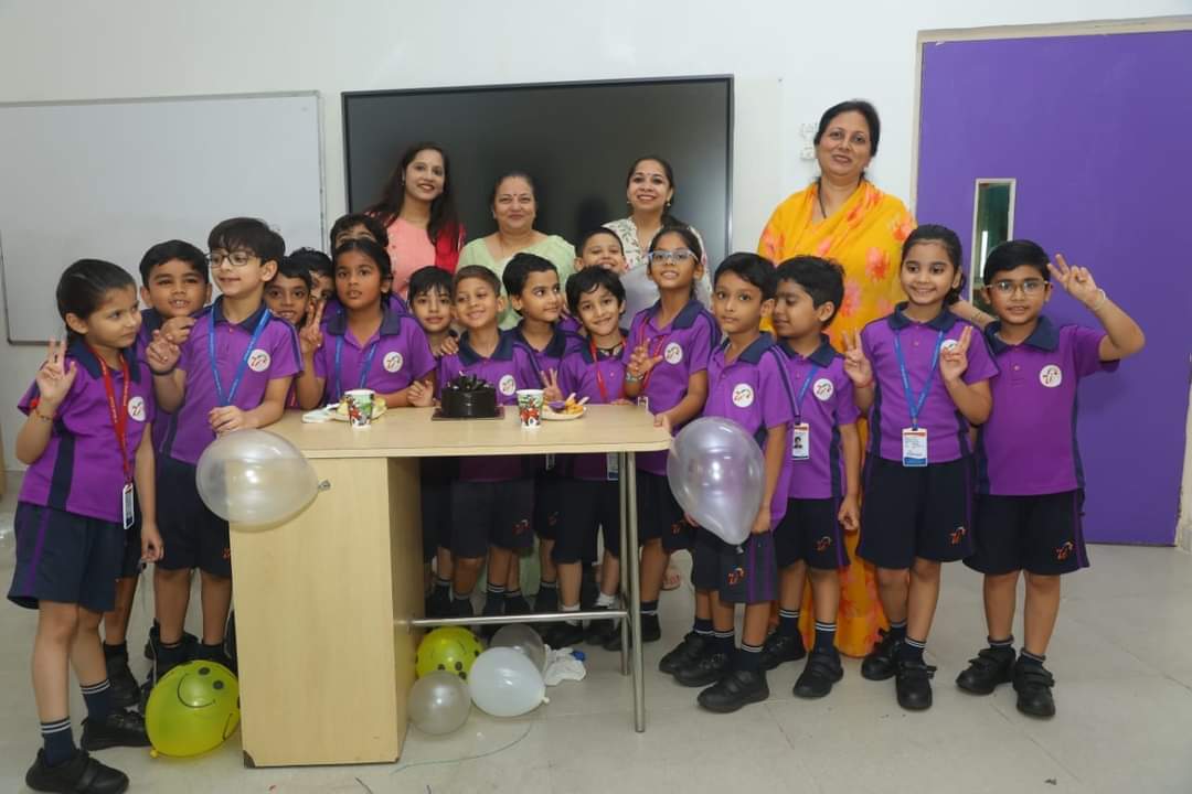 7iworldschool_g's tweet image. Teachers' Day, celebration started with a brief discussion about the significance of Teachers' Day with a special assembly by the students.The students were engaged in a heartfelt card-making activity to honour and express their gratitude towards their teachers.#7iworldschool