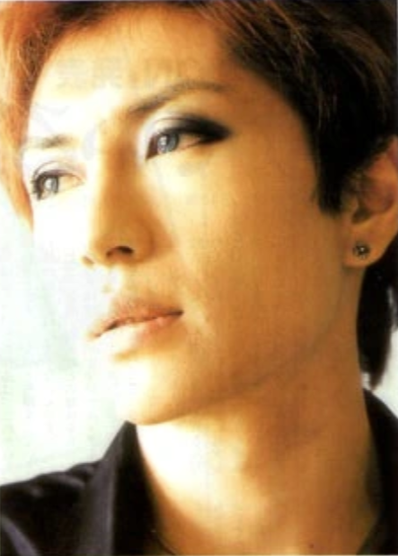 lish0704's tweet photo. 【#GACKT の軌跡】

2000年9月5日
「CDでーた 2000年9月5日号」🎉

今新しい幕が上がる　マキシ・シングル「再会〜Story〜」発表 https://t.co/yEC9hNd9lq