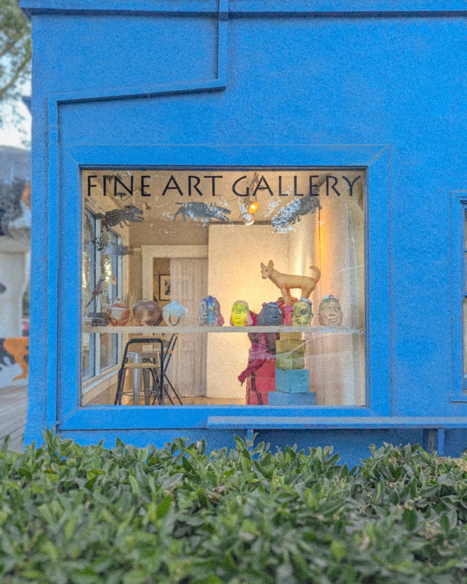 TomWindeknecht's tweet image. Window shopping
#window #davis #storefront #banal #mundane