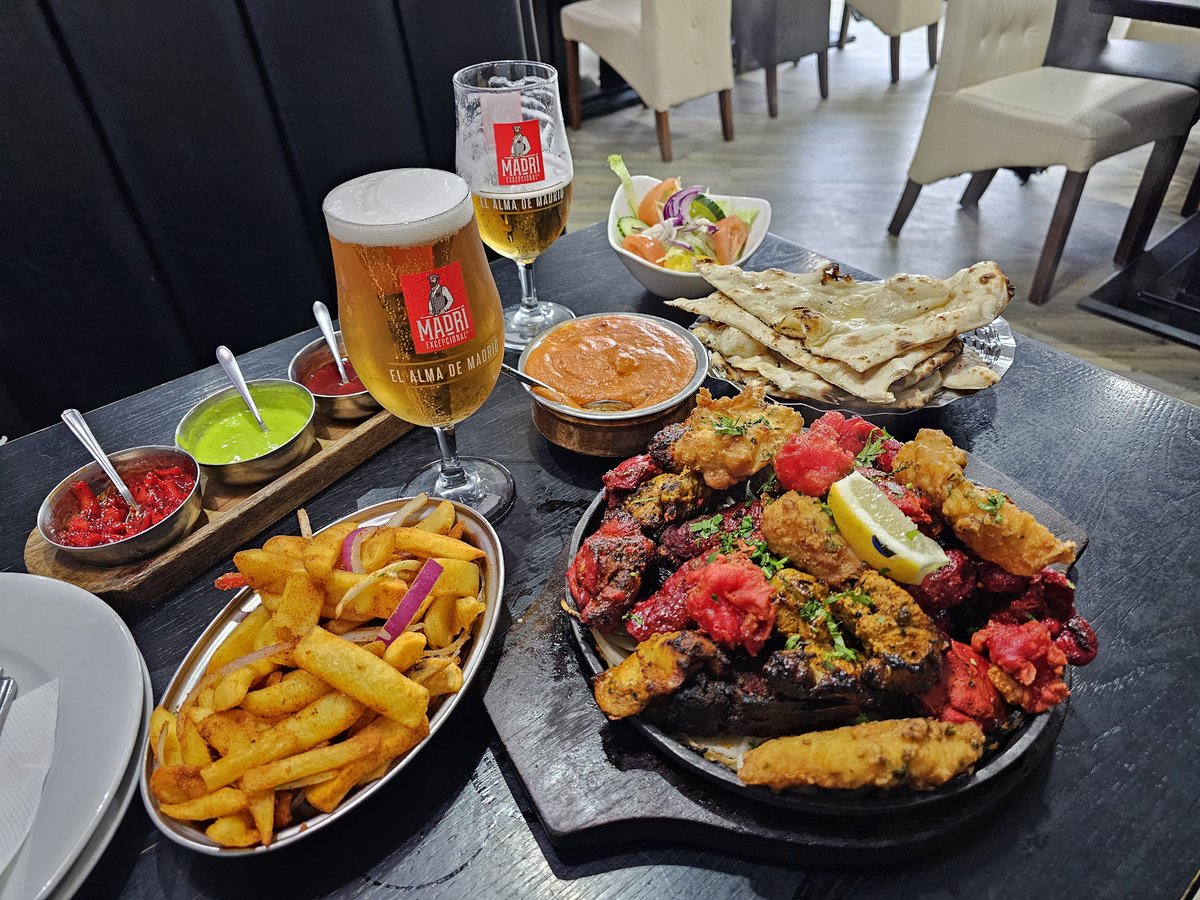 DalMeister's tweet photo. #Mixi at #TheHenAndChickens in #HillTop, #WestBromwich...
🍗🍺🍖👌🏽

📹https://t.co/j5pZGEWYTd

#GrillHeil #MixedGrill #Beer #Madri https://t.co/IWno8gm2bU