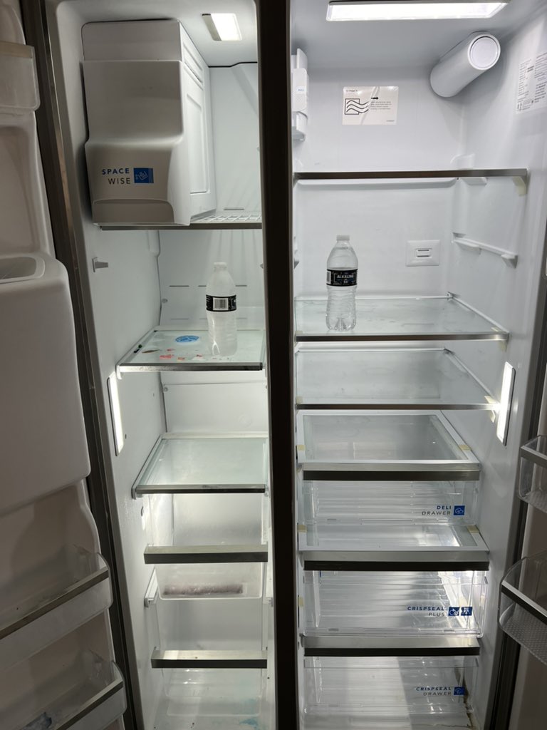 JohnnysApplian1's tweet image. Overstock! Frigidaire and GE stainless side by side refrigerators, priced to sell. Must make room for new inventory. 

📱901-237-1936

#appliances #pricedtosell #sidebysiderefrigerator