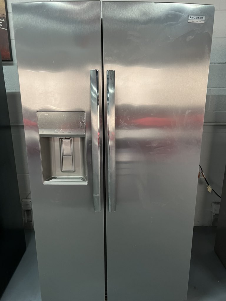 JohnnysApplian1's tweet image. Overstock! Frigidaire and GE stainless side by side refrigerators, priced to sell. Must make room for new inventory. 

📱901-237-1936

#appliances #pricedtosell #sidebysiderefrigerator