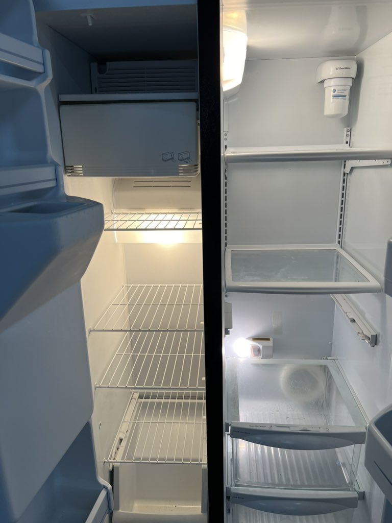 JohnnysApplian1's tweet image. Overstock! Frigidaire and GE stainless side by side refrigerators, priced to sell. Must make room for new inventory. 

📱901-237-1936

#appliances #pricedtosell #sidebysiderefrigerator