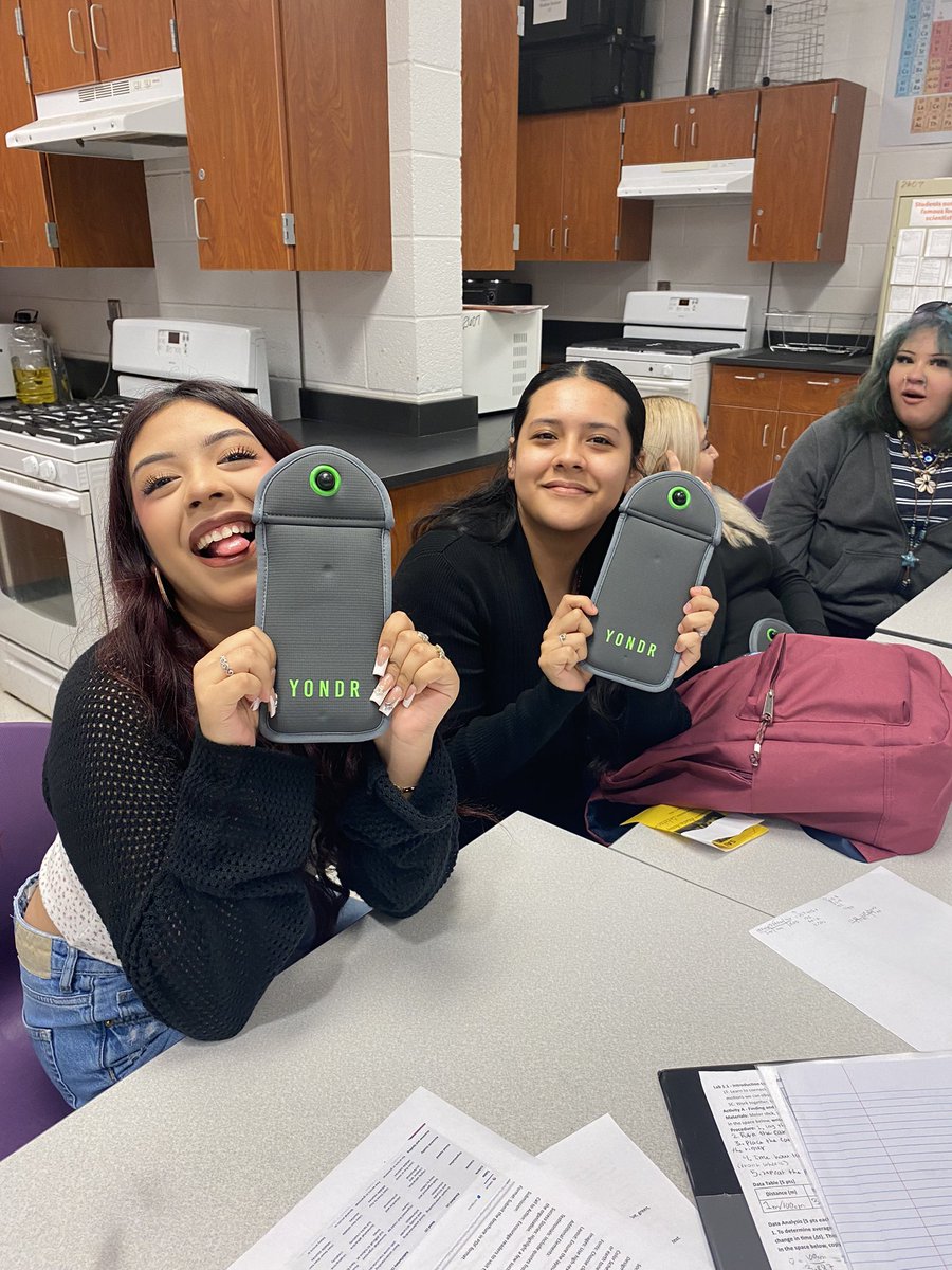 DCSD_Secondary1's tweet photo. Students at Lakeside HS are ready to #Disconnect2Reconnect 

#DisruptingForExcellence
#NewLevelsNewHeights https://t.co/PDudaDZu1X